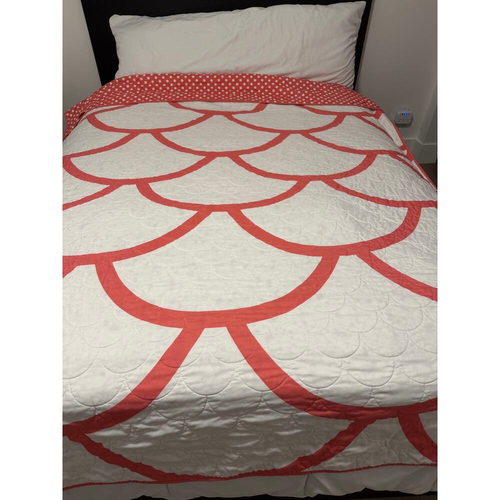 Studio 3B Coral Scallop Reversible Quilted Bedspread Coverlet Polka Dot Twin